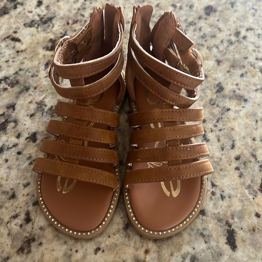 NWOT BEBE BROWN SANDALS GIRL SIZE 12